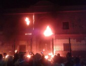 نشطاء يتداولون صورًا لحرق الإخوان لقسم المطرية القديم