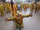 بالصور..مكسيكيون يطالبون السماء بسقوط المطر فى كرنفال بملابس النمور