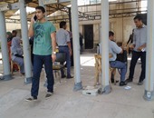 الأمن الإدارى بجامعة عين شمس يشدد إجراءات التفتيش بالبوابات