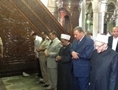 بالصور.. محافظ الغربية والمفتى ووزير أوقاف فلسطين يصلّون بمسجد الأحمدى
