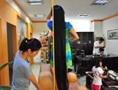 فتاة صينية تبيع شعرها فى مزاد علنى للتبرع للأطفال الفقراء