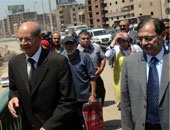 محافظ الجيزة يطالب بالإبلاغ عن سيارات نظافة لاتحمل شعار الهيئة