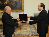 الرئيس يمنح المستشار نبيل صليب وسام الجمهورية من الطبقة الأولى