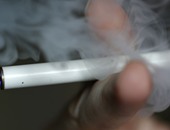 مستخدمو السجائر الإلكترونية يعودون للتدخين خلال ستة أشهر