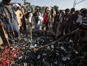 محتجون يجمعون قنابل مسيلة وطلقات بعد مناوشات مع الشرطة الباكستانية