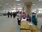 توافد الطلاب على مكتب تحويلات جامعة عين شمس 