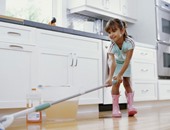 5 مهارات تنظيف لازم تعلميها لأطفالك.. "ترتيب السرير والمواعين أهمها"