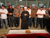 بالفيديو..بدء صلاة الجنازة على نور الشريف بحضور نجوم مصر