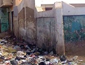 صحافة المواطن.. القمامة تحاصر مدرسة بمركز العياط فى الجيزة