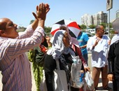 أنصار توفيق عكاشة يهتفون أمام قسم مدينة نصر: سجنك بيحرر وطن