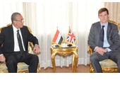 وزير الطيران المدنى يلتقى السفير البريطانى لبحث التعاون 