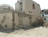 بالصور.. استكمالا لتدمير قرية "القرنة".. انهيار منزل آل عباس