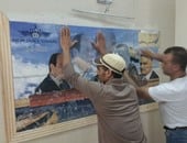 بالصور.."المترو" تعلق جداريات بصور السيسى وعبد الناصر والسادات فى المحطات