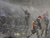 الأمن اللبنانى يطلق النار فى الهواء لفض المتظاهرين بساحة رياض الصلح