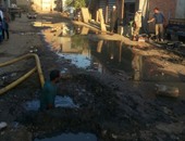 بالصور.. غرق قرية طهواى بالسنبلاوين فى مياه الصرف الصحى