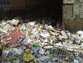 صحافة المواطن:بالصور..تراكم القمامة أمام محطة مترو أم المصريين بالجيزة