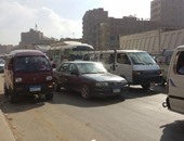بالفيديو والصور.. شلل مرورى أعلى الدائرى إثر انقلاب سيارة نقل بـ"القومية العربية"