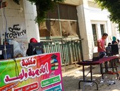 بالصور.. سماسرة التنسيق ينتشرون أمام مكتب تنسيق جامعة القاهرة