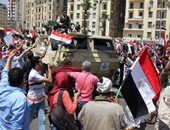 الجيش يشارك المصريين فرحتهم  فى احتفالات قناة السويس الجديدة بالتحرير