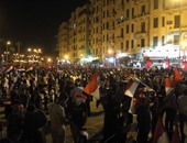 توافد المواطنين على ميدان "طلعت حرب" للاحتفال بافتتاح قناة السويس الجديدة