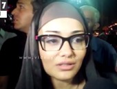 بالفيديو.. راندا البحيرى تظهر بالحجاب فى عزاء ميرنا المهندس