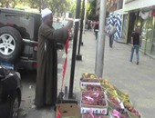 بالفيديو..بائع للسيسى: "بنشكرك على قناة السويس وربنا يخليك لينا"