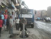 "الصرف الصحى" بجنوب القاهرة تدفع بسيارات لحل مشكلة منطقتى منطى وأم بيومى