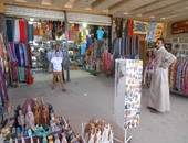 مواطنون أجانب يبحثون إنشاء سوق للحرفيين فى مدينة القرنة بالأقصر