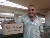 مواطن يشكر الجيش بعد حصوله على كرتونة مواد تموينية بـ"عبد المنعم رياض"