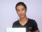 طالب ثانوى يشترى شهادة القناة.. ويؤكد: "اللى يحب مصر يشترك"