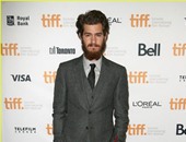 النجم أندرو جارفيلد يصل السجادة الحمراء لحفل الأوسكار 