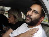 علاء عبد الفتاح: تعليق إضرابى عن الطعام مؤقتا لأستطيع اللعب مع ابنى