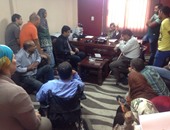الدكتور حسام المساح يجتمع بموظفى القومى للإعاقة