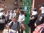 بالفيديو .. شرطة نسائية لمواجهة التحرش أمام مدارس البنات بمصر الجديدة
