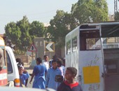 طلاب إعدادى بـ"كوم إمبو" يقطعون طريق "مصر أسوان" بسبب الفترة الصباحية