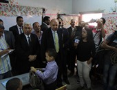وزير الصحة يتوجه لمدرسة "محمد كُرَيِّم" الابتدائية للاطمئنان على الطلاب