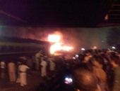 رئيس نيابة شبرا يصل محطة مصر لمعاينة قطار "المناشى" المحترق