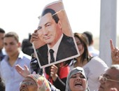 زغاريد ورقص أنصار "مبارك" قبل الحكم عليه فى "قتل المتظاهرين"