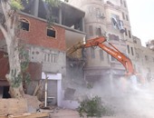 إزالة مبنى مخالف بمنطقة الورشة فى مدينة الفيوم