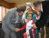 محافظ الإسماعيلية يكرم 5 من المتميزين على مستوى المحافظة والمساهمين فى دعم "تحيا مصر"