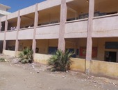 طالبان يعتديان على مدرس بالحجارة بمدرسة بالوادى الجديد