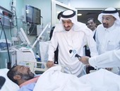بالفيديو والصور.. الملك سلمان يزور مصابى حادث الرافعة بمستشفى النور فى مكة