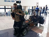 على طريقة فيلم "ماكس المجنون".. طالب أمريكى يتحدى إعاقته ويبتكر عربة تعاونه على السير