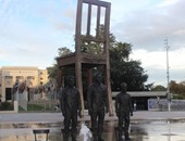 فنان إيطالى  يتحدى أمريكا بتماثيل لمؤسسى "ويكلكس" أمام الأمم المتحدة