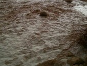 بالصور.. فيضانات شديدة تضرب صحراء النقب بجنوب إسرائيل
