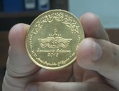 بالفيديو..هاوٍ لجمع العملة يشترى عملات تذكارية لقناة السويس بـ60 ألف جنيه