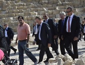 بالصور.. رئيس الاتحاد الأوروبى يزور الأهرامات ويشيد بعظمتها