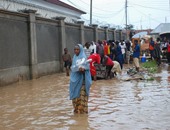 بالصور .. الأمطار الغزيرة تتحول إلى فيضانات فى نيجيريا 