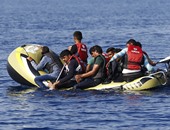انتشال سبعة لاجئين سوريين فى مرفأ "كاليه" بفرنسا