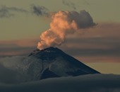 بالصور.. بركان "كوتوباكسى" بالإكوادور يثور من جديد مطلقا دخانا ورمادا